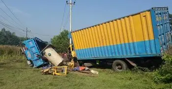 3 killed in truck-covered van collision in Ctg