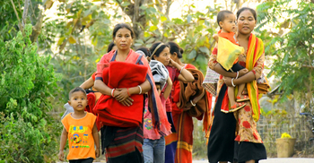 খাগড়াছড়িতে ডিসির কম্বল বিতরণ