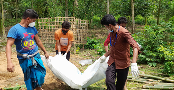 ফেনীতে ২৪ দিন পর কবর থেকে দিনমজুরের মরদেহ উত্তোলন