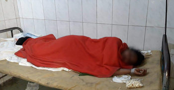 প্রেমিকের সামনে বিষ পান করে ঢলে পড়লেন প্রেমিকা