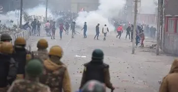 Stones, tear gas, bottles in Delhi protests over Citizenship law