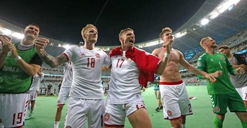 Denmark beat Czechs to reach last four