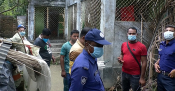 দুর্গন্ধের উৎস খুঁজতে গিয়ে মিলল অর্ধগলিত লাশ