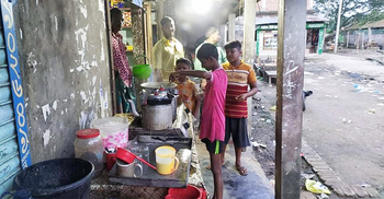 স্কুল ছেড়ে চায়ের দোকানে সোহাগ