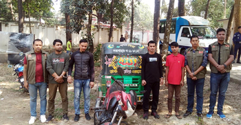 কক্সবাজারে ডিবি পরিচয়ে প্রতারণা, খেলনা পিস্তল-হাতকড়াসহ গ্রেফতার ৪