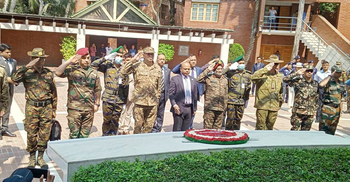 বঙ্গবন্ধুর সমাধিতে ডিজিএফআই মহাপরিচালকের শ্রদ্ধা