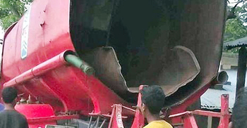 পার্বতীপুরে তেলবাহী ট্যাংক-লরি বিস্ফোরণে আহত ৬