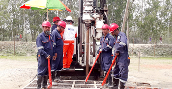 দিনাজপুরে লোহার খনির সম্ভাব্যতা যাচাইয়ে কূপ খনন শুরু