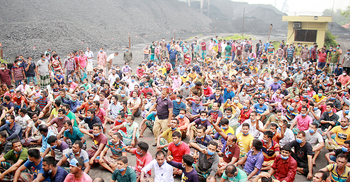 বড়পুকুরিয়া কয়লাখনির শ্রমিকদের বিক্ষোভ অব্যাহত