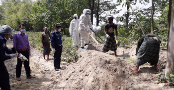 করোনা উপসর্গে মৃত ব্যক্তিকে দাফন করলেন ইউএনও-ওসি