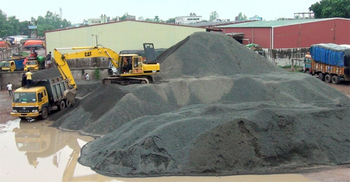 হিলি বন্দর দিয়ে কমেছে পাথর আমদানি