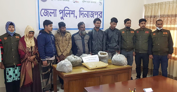 গাঁজা কেনা-বেচার সময় নারীসহ গ্রেফতার ৬