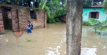 ২ ঘণ্টার বৃষ্টিতে তলিয়ে গেলো দিনাজপুরের বিভিন্ন সড়ক