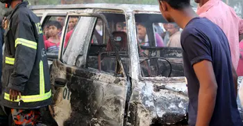 অ্যাম্বুলেন্সের ধাক্কায় দুজনের মৃত্যু, গাড়িতে আগুন দিল এলাকাবাসী