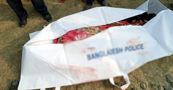 ৩ বার ট্রেনে কাটা, উদ্ধারে এগিয়ে আসেনি কেউ