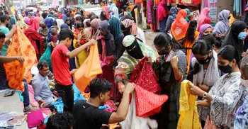 ঈদকে সামনে রেখে মুখরিত দিনাজপুরের বউ বাজার