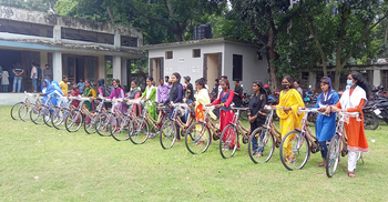 ক্ষুদ্র নৃ-গোষ্ঠীর ৩০ শিক্ষার্থী পেলো বাইসাইকেল