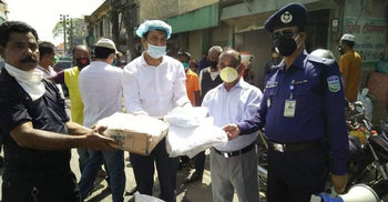 নেত্রকোনায় পিপিই বিতরণ করলেন আ.লীগ নেতা দীপ