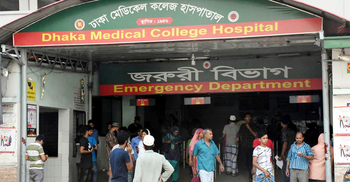 হানিফ ফ্লাইওভারে বাস উল্টে দুই কাবাডি খেলোয়াড় আহত