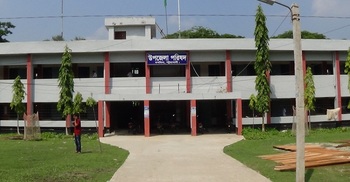 শোক দিবসের অনুষ্ঠানে অংশ না নেওয়ায় ১৩ কর্মকর্তাকে শোকজ