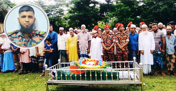 সীতাকুণ্ডে বিস্ফোরণ: দাদা-দাদির পাশে শায়িত ফায়ারম্যান আলাউদ্দিন