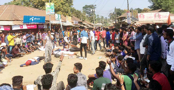চার শিক্ষার্থী নিহতের ঘটনায় দুর্গাপুরে সড়ক অবরোধ, চালক গ্রেফতার