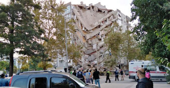 Powerful earthquake jolts Turkey and Greece, killing 23