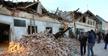 Croatia earthquake: 7 dead as rescuers search rubble for survivors