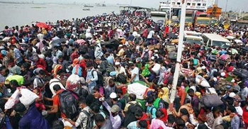 মানুষের চাপে শিমুলিয়া-কাঁঠালবাড়ি নৌরুটে ফেরি চলাচল বন্ধ