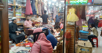 শায়েস্তাগঞ্জে জমে উঠেছে ঈদের বাজার