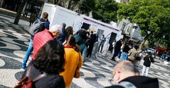 Covid Omicron: European nations reinstate restrictions