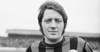 Ex-England striker Worthington dies