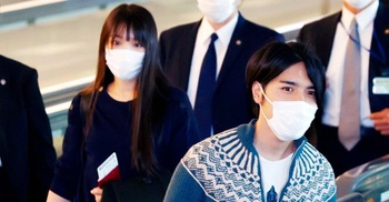 Former Japanese princess leaves for new life in US