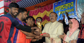 নাইজেরিয়ান ৯ ফুটবলারের পায়ের জাদুতে মুগ্ধ ৩০ হাজার দর্শক