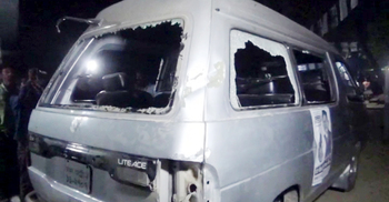 স্বতন্ত্র প্রার্থীর গাড়িবহরে হামলা, আহত ১০