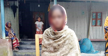 বিয়ের দাবিতে তালাবদ্ধ প্রেমিকের বাড়িতে তরুণীর অনশন