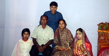 সাপের ছোবলে তছনছ হয়ে গেল শিক্ষকের সাজানো সংসার