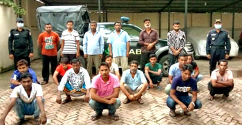 ফরিদপুর মোহামেডান ক্লাবে জুয়ার আসর, সাড়ে ৮ লাখ টাকাসহ আটক ১৭