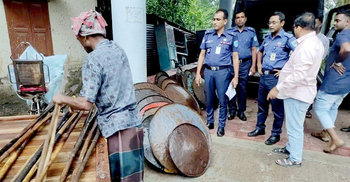 সংঘর্ষ না করার অঙ্গীকারে ঢাল-সড়কি জমা দিলেন গ্রামবাসী