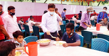 দিনে ৩০০ অসহায়কে খাওয়াবে ফরিদপুর জেলা প্রশাসন