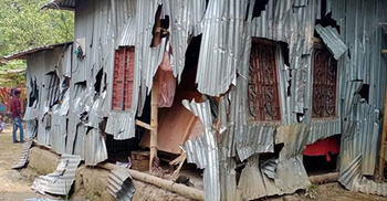 সাবেক দুই চেয়ারম্যানের সমর্থকদের সংঘর্ষ, আহত ২০