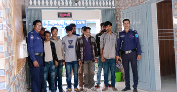 ফরিদপুরে হাসপাতাল থেকে আট দালাল গ্রেফতার