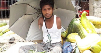 পা দিয়ে লিখে এইচএসসি পাস, শিক্ষক হওয়ার স্বপ্ন জসিমের