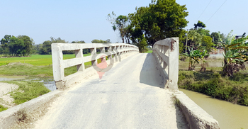 পরশুরামবাসীর দুঃখ সরু সেতু