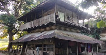 মুক্তিযুদ্ধের ইতিহাসের সাক্ষী অপু চৌধুরীর কাঠের বাড়িটি