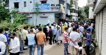 ফেনীতে সার্ভার ত্রুটিতে টিকার নিবন্ধনে বিড়ম্বনায় পড়ছেন প্রবাসীরা