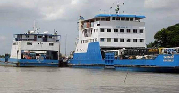 সাড়ে ৮ ঘণ্টা পর দৌলতদিয়া-পাটুরিয়ায় ফেরি চলাচল শুরু