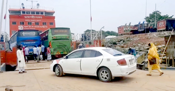 চাপ নেই দৌলতদিয়ায়, ভোগান্তি ছাড়াই ফিরছে মানুষ