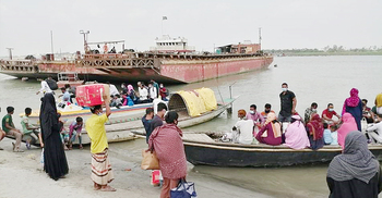 লকডাউনেও থেমে নেই বাংলাবাজার-শিমুলিয়া রুটে যাত্রী পারাপার