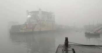 ঘন কুয়াশায় শরীয়তপুর-চাঁদপুর নৌরুটে ফেরি চলাচল বন্ধ